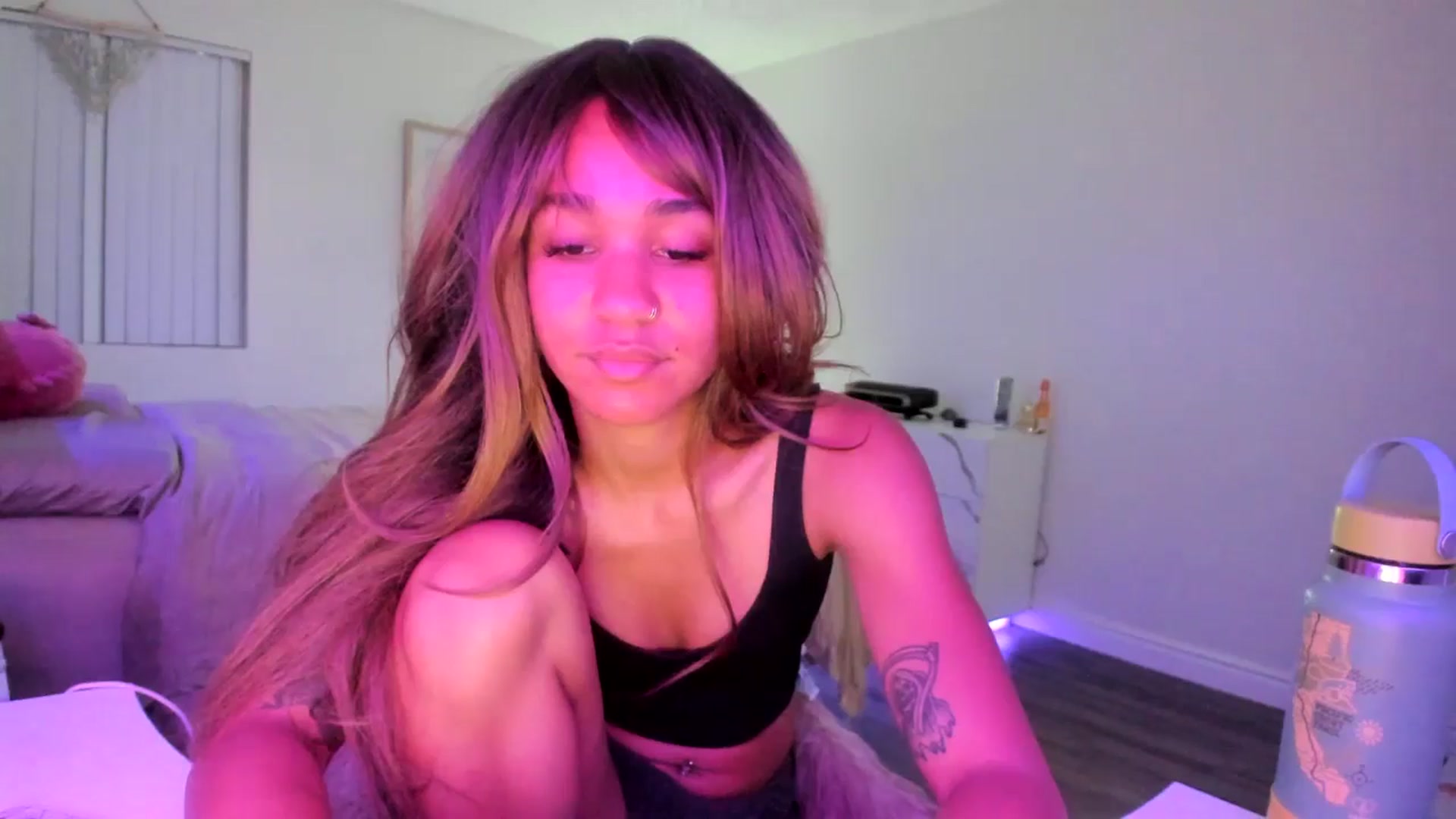 Gallery image thumbnail from KarmaLove's myfreecams stream on, 11/21/2025, 05:00 image 16 of 20