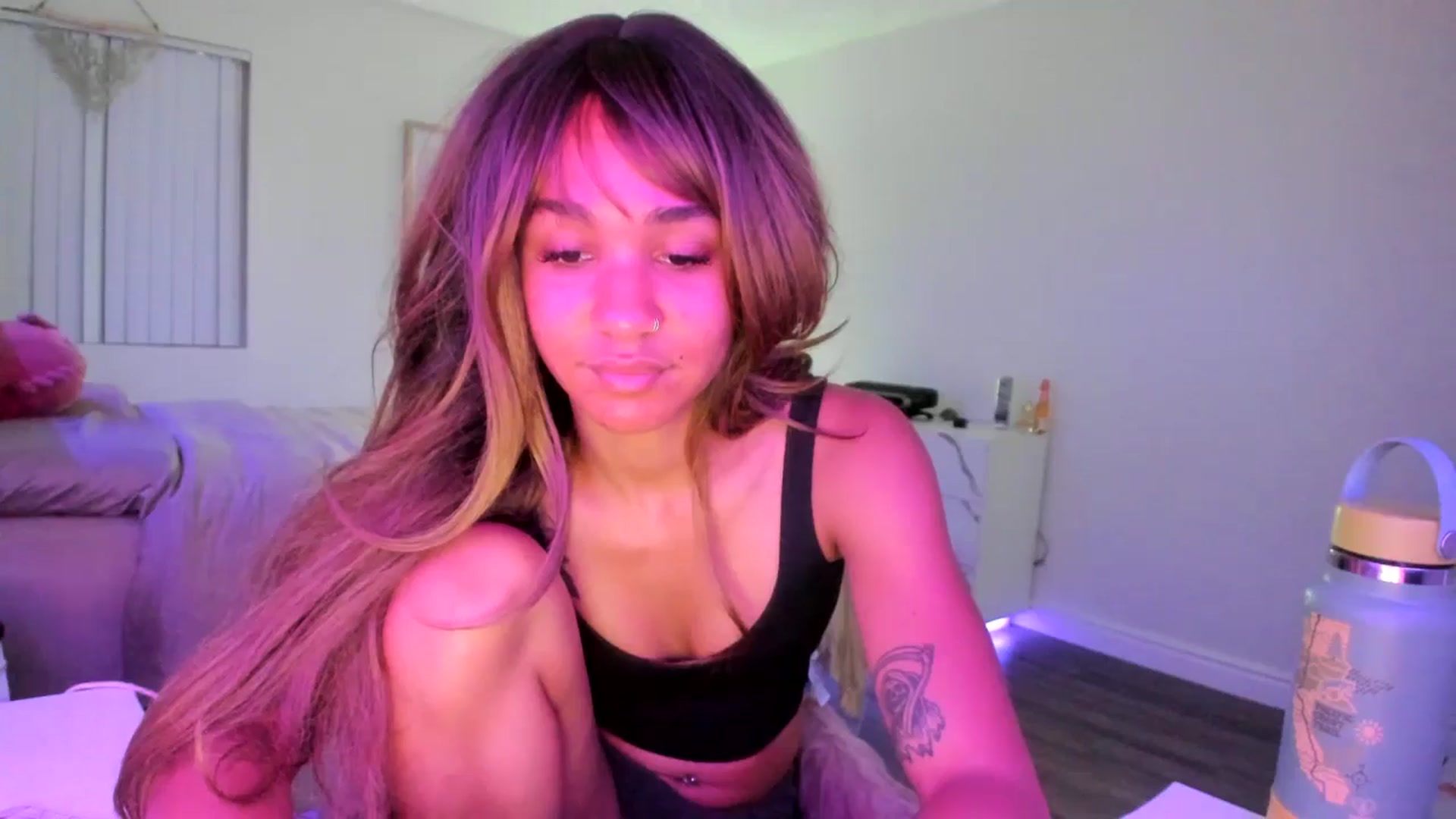 Gallery image thumbnail from KarmaLove's myfreecams stream on, 11/21/2025, 05:00 image 15 of 20