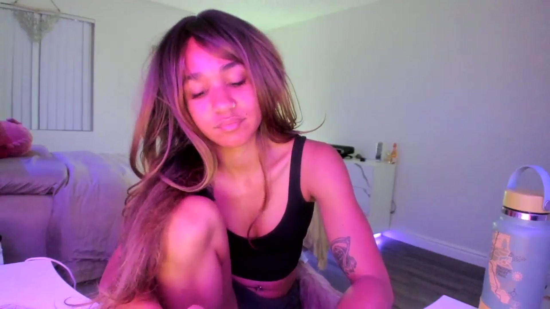 Gallery image thumbnail from KarmaLove's myfreecams stream on, 11/21/2025, 05:00 image 18 of 20
