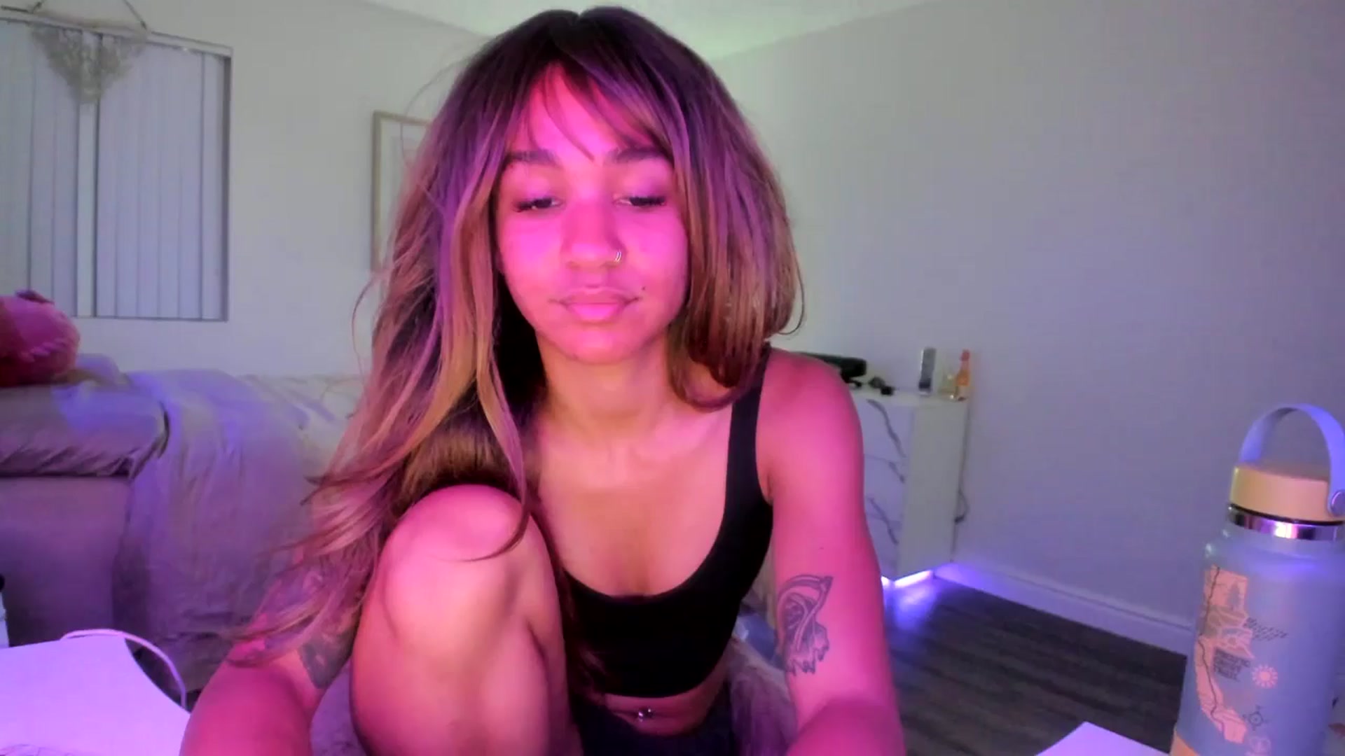 Gallery image thumbnail from KarmaLove's myfreecams stream on, 11/21/2025, 05:00 image 14 of 20