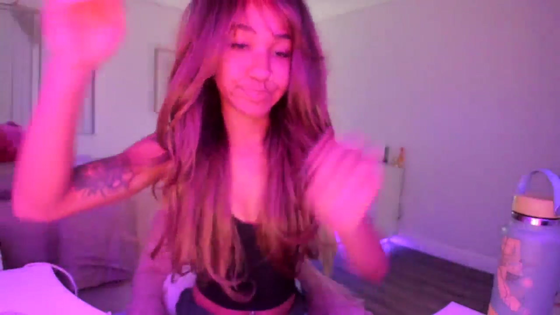 Gallery image thumbnail from KarmaLove's myfreecams stream on, 11/21/2025, 05:00 image 2 of 20