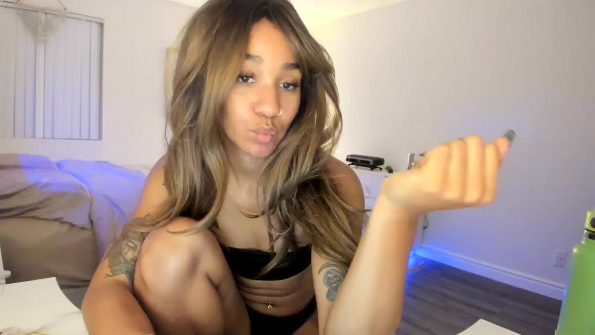 Gallery image thumbnail from KarmaLove's myfreecams stream on, 11/23/2025, 02:58 image 1 of 20