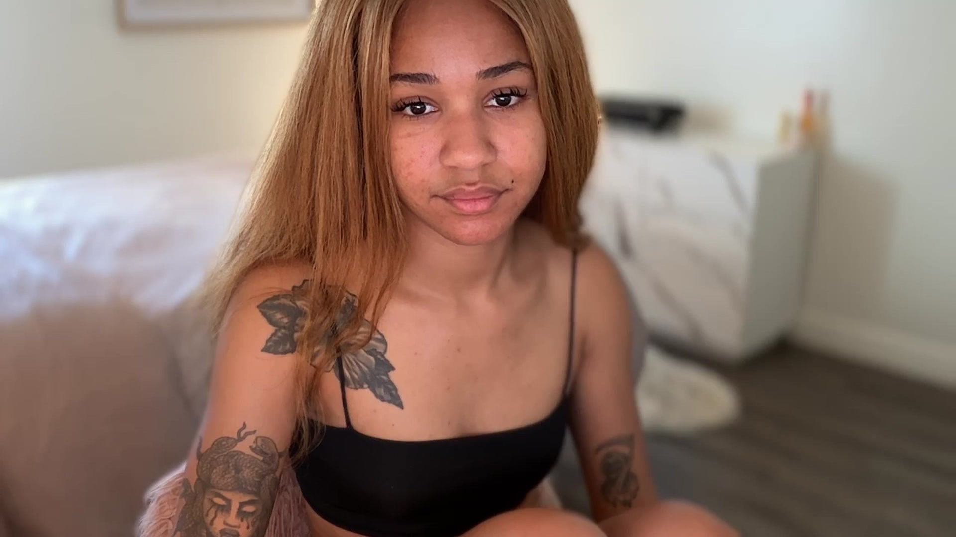 Gallery image thumbnail from KarmaLove's myfreecams stream on, 03/22/2026, 17:59 image 4 of 20