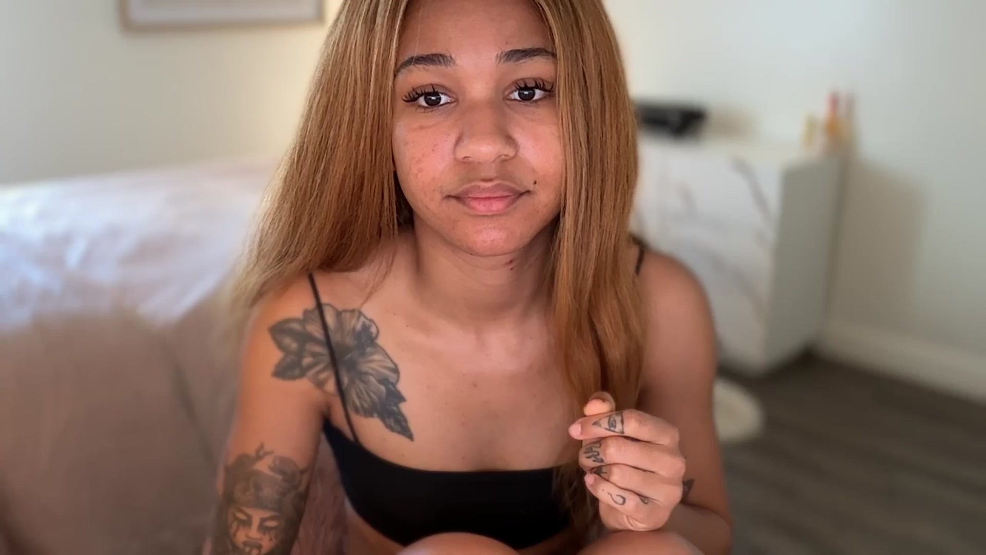 Gallery image thumbnail from KarmaLove's myfreecams stream on, 03/22/2026, 17:59 image 10 of 20