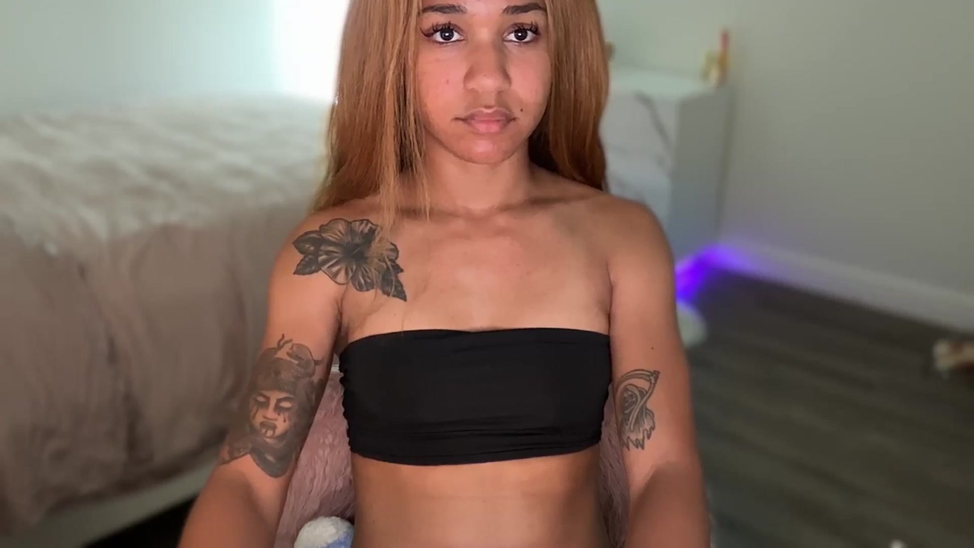 Gallery image thumbnail from KarmaLove's myfreecams stream on, 04/11/2026, 05:46 image 5 of 20