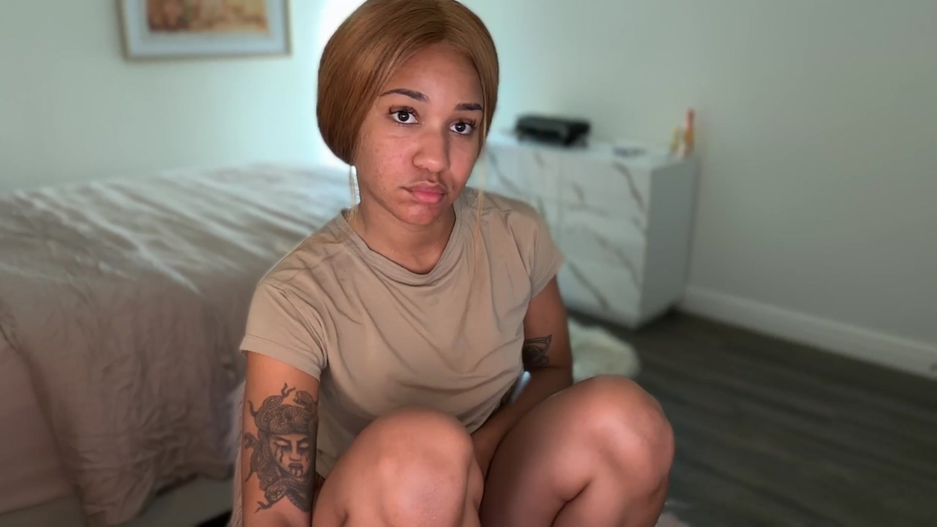 Gallery image thumbnail from KarmaLove's myfreecams stream on, 04/19/2026, 03:58 image 6 of 20