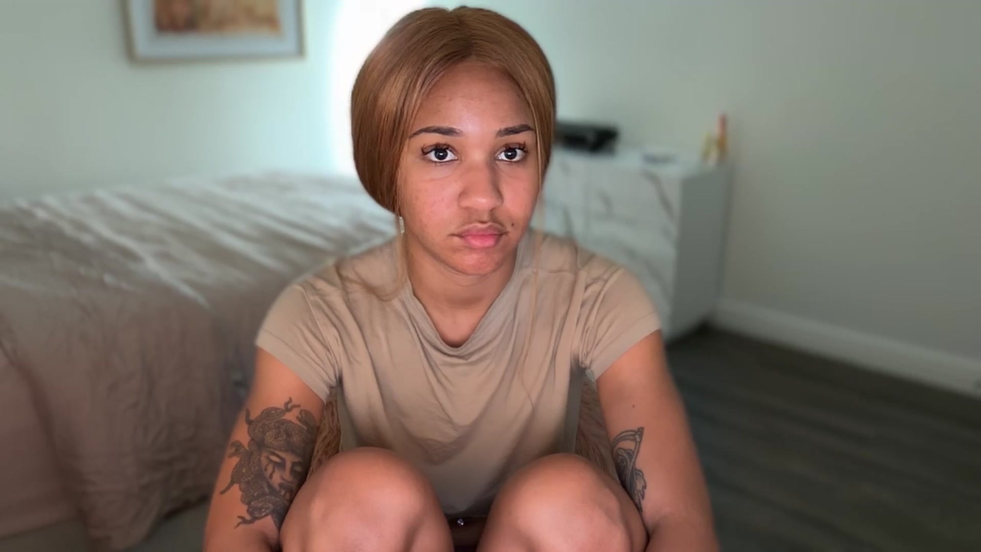 Gallery image thumbnail from KarmaLove's myfreecams stream on, 04/19/2026, 03:58 image 10 of 20
