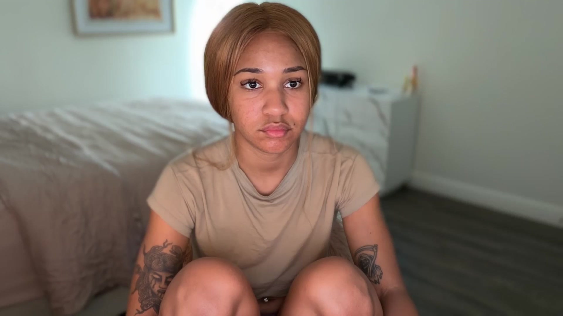 Gallery image thumbnail from KarmaLove's myfreecams stream on, 04/19/2026, 03:58 image 9 of 20