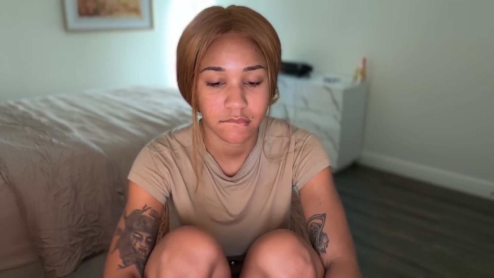 Gallery image thumbnail from KarmaLove's myfreecams stream on, 04/19/2026, 03:58 image 15 of 20