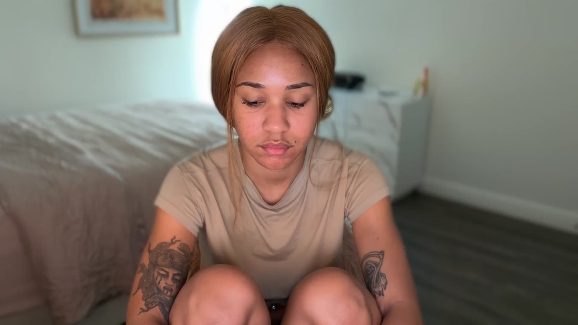 Gallery image thumbnail from KarmaLove's myfreecams stream on, 04/19/2026, 03:58 image 16 of 20