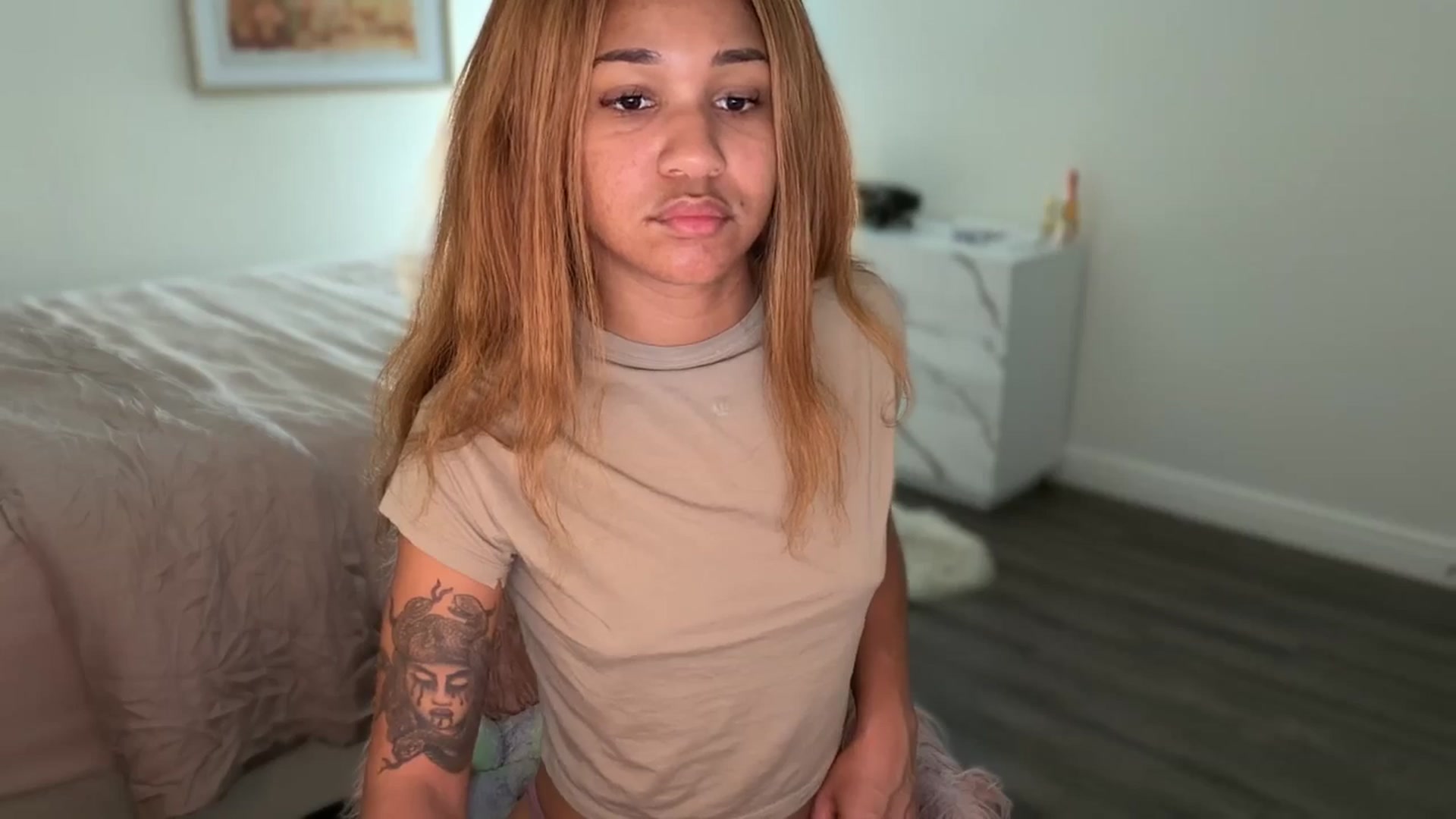 Gallery image thumbnail from KarmaLove's myfreecams stream on, 04/19/2026, 03:58 image 2 of 20