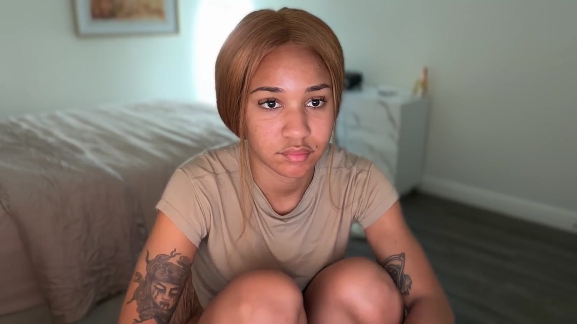Gallery image thumbnail from KarmaLove's myfreecams stream on, 04/19/2026, 03:58 image 18 of 20