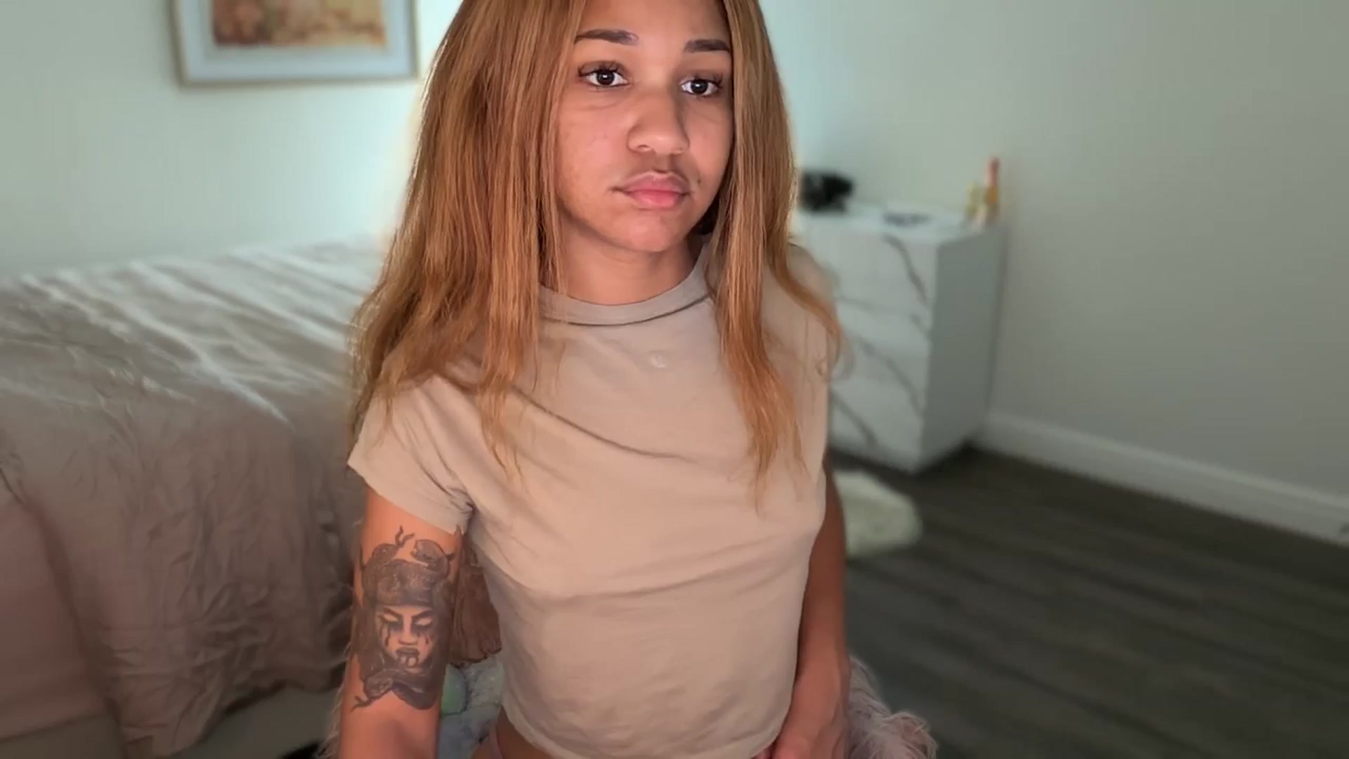 Gallery image thumbnail from KarmaLove's myfreecams stream on, 04/19/2026, 03:58 image 1 of 20