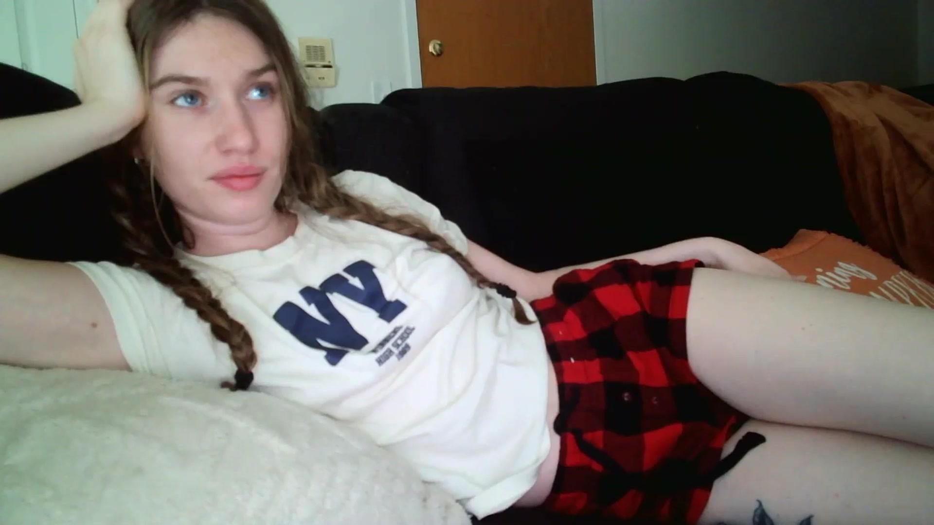 Gallery image thumbnail from KarmaRose222's myfreecams stream on, 10/06/2024, 16:34 image 7 of 20