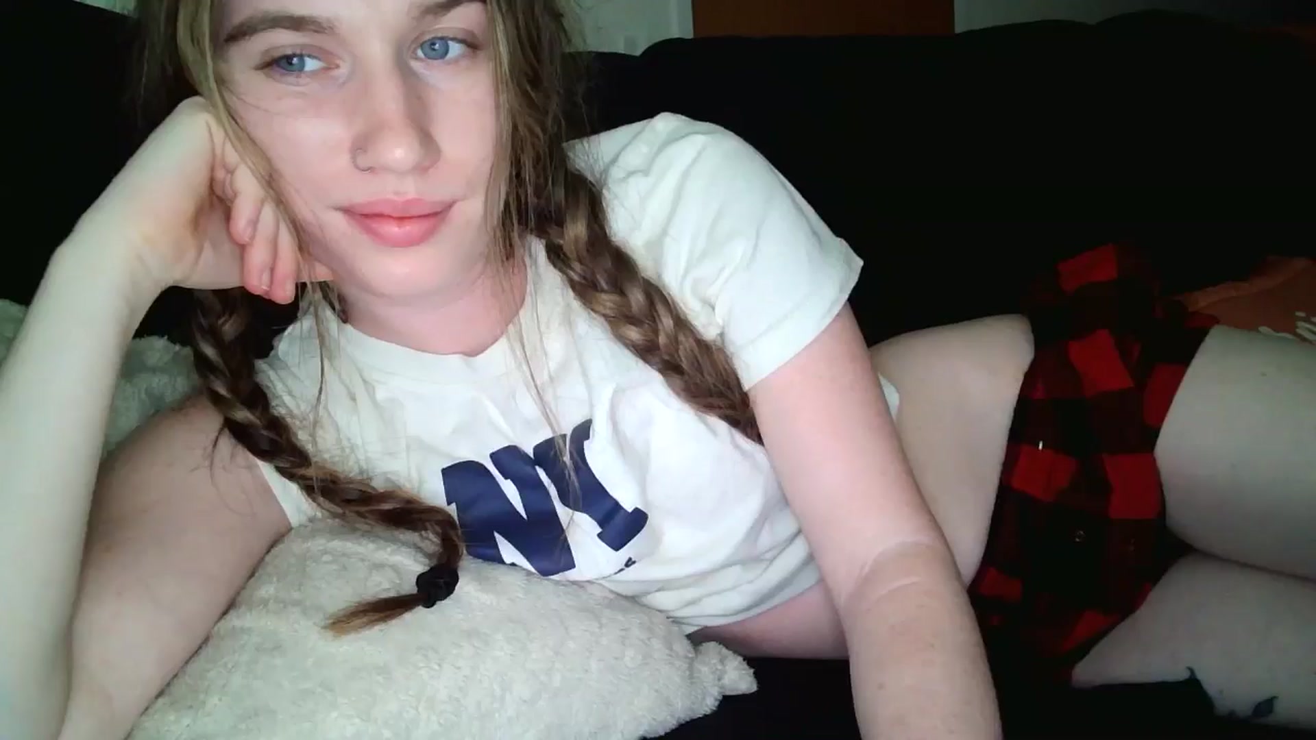Gallery image thumbnail from KarmaRose222's myfreecams stream on, 10/06/2024, 16:34 image 19 of 20