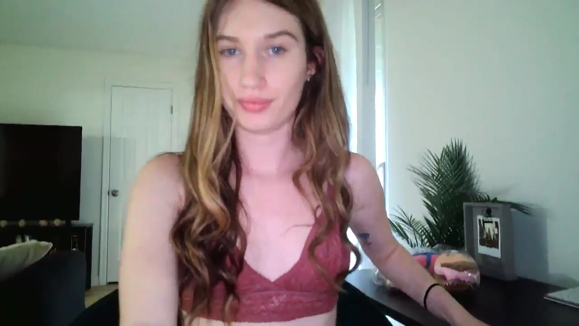 Gallery image thumbnail from KarmaRose222's myfreecams stream on, 10/16/2024, 15:48 image 17 of 20