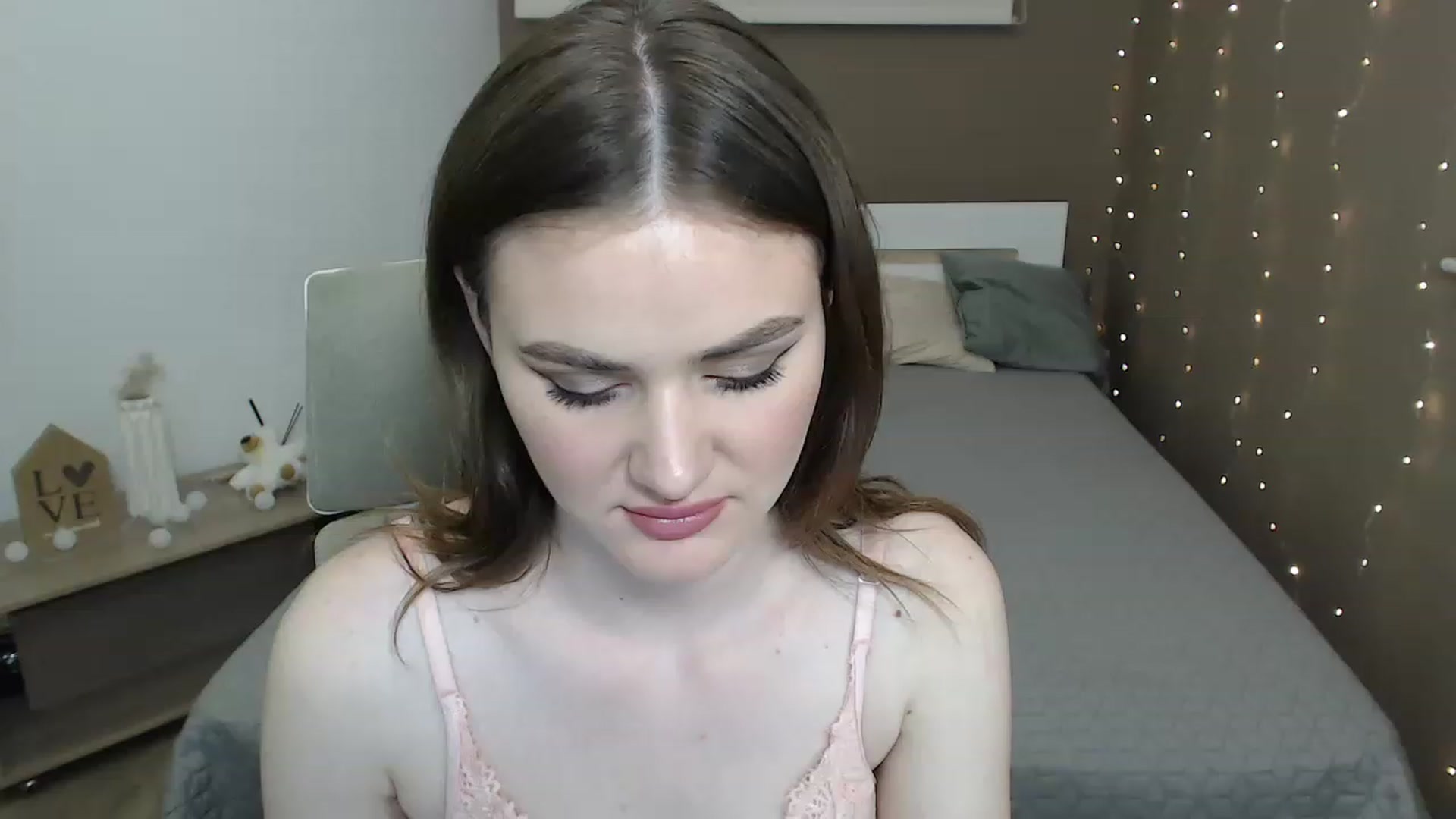 Gallery image thumbnail from KaroLovie's myfreecams stream on, 05/28/2023, 09:32 image 16 of 20