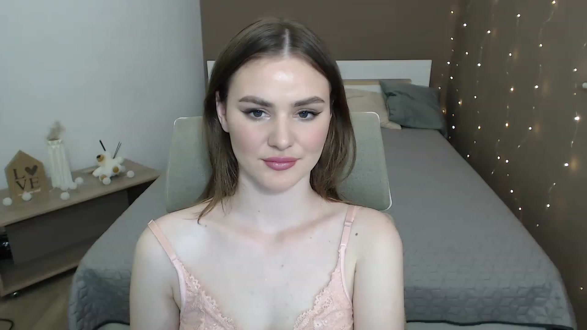 Gallery image thumbnail from KaroLovie's myfreecams stream on, 05/28/2023, 09:32 image 10 of 20