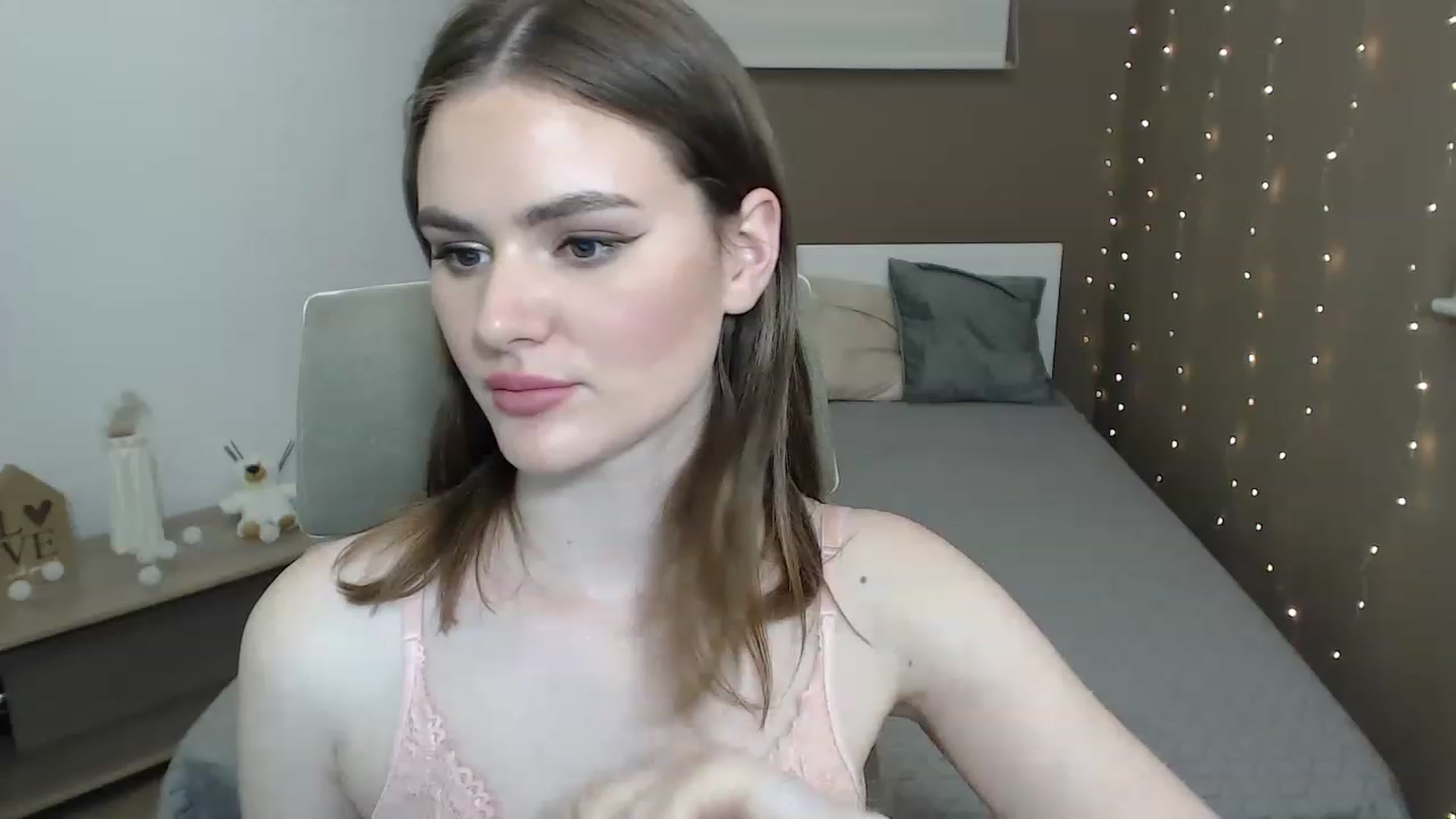 Gallery image thumbnail from KaroLovie's myfreecams stream on, 05/28/2023, 12:07 image 5 of 20