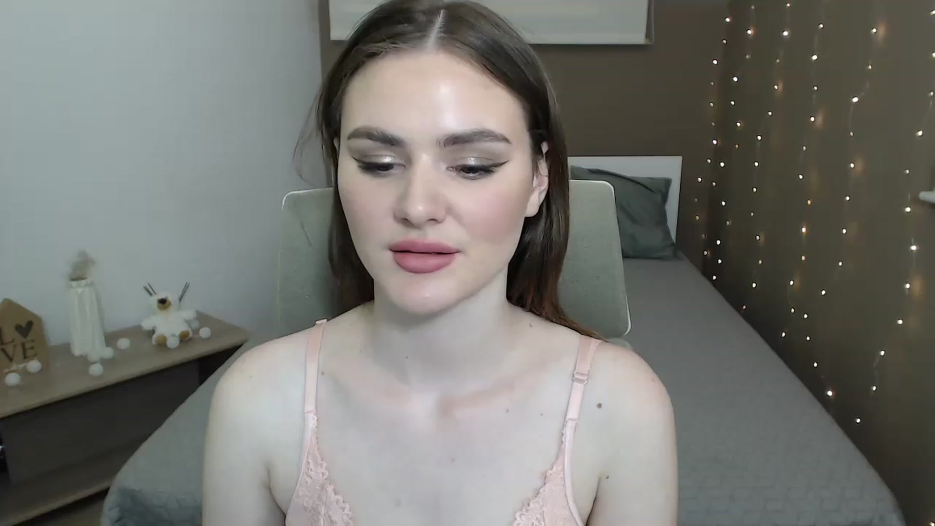 Gallery image thumbnail from KaroLovie's myfreecams stream on, 05/28/2023, 12:07 image 7 of 20