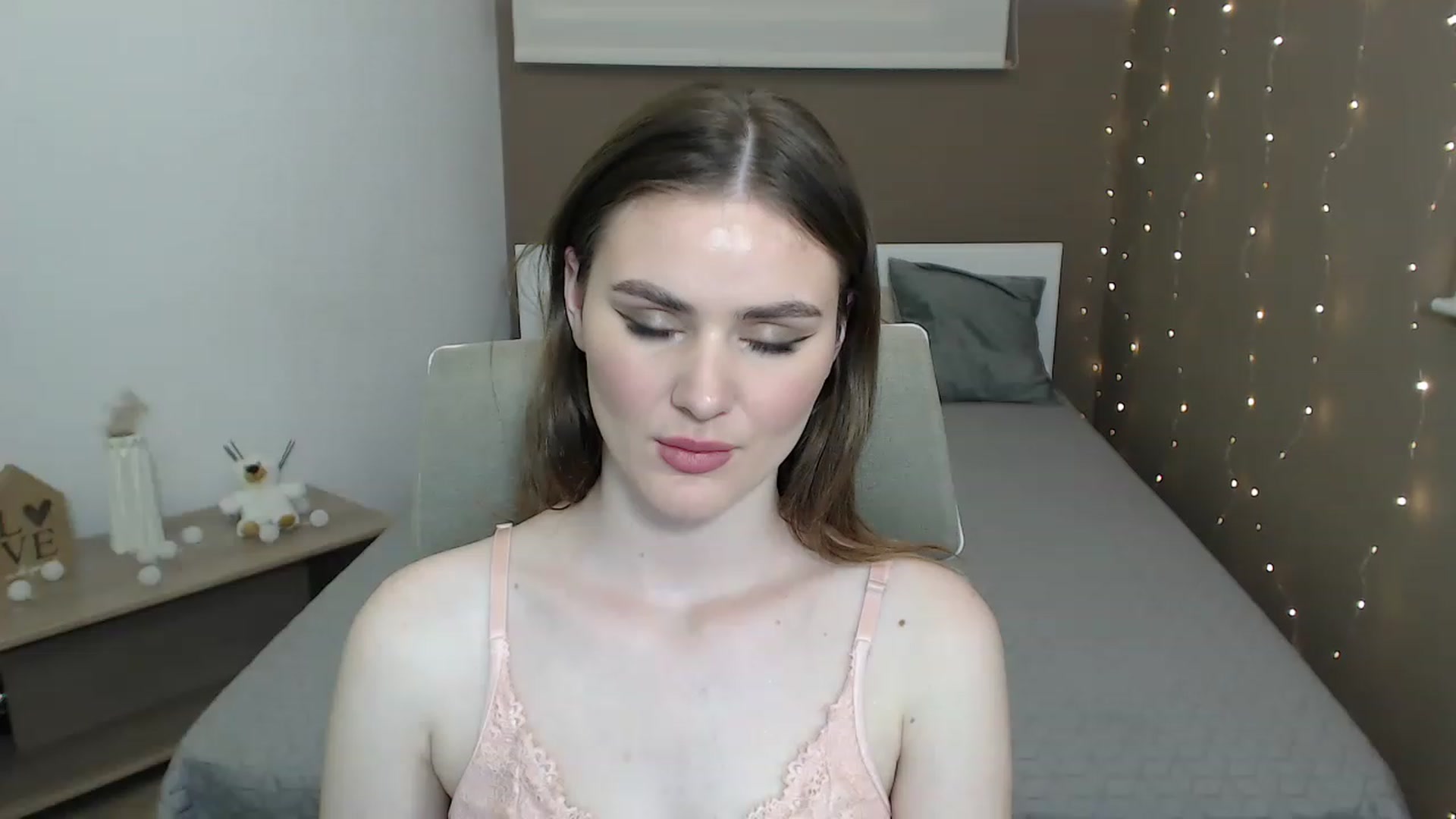 Gallery image thumbnail from KaroLovie's myfreecams stream on, 05/28/2023, 12:07 image 8 of 20