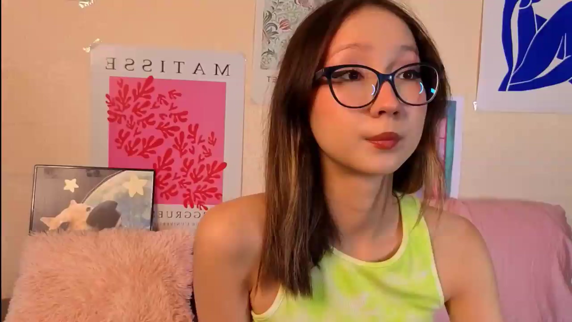 Gallery image thumbnail from Karolinacreamm's myfreecams stream on, 08/19/2026, 10:21 image 16 of 20