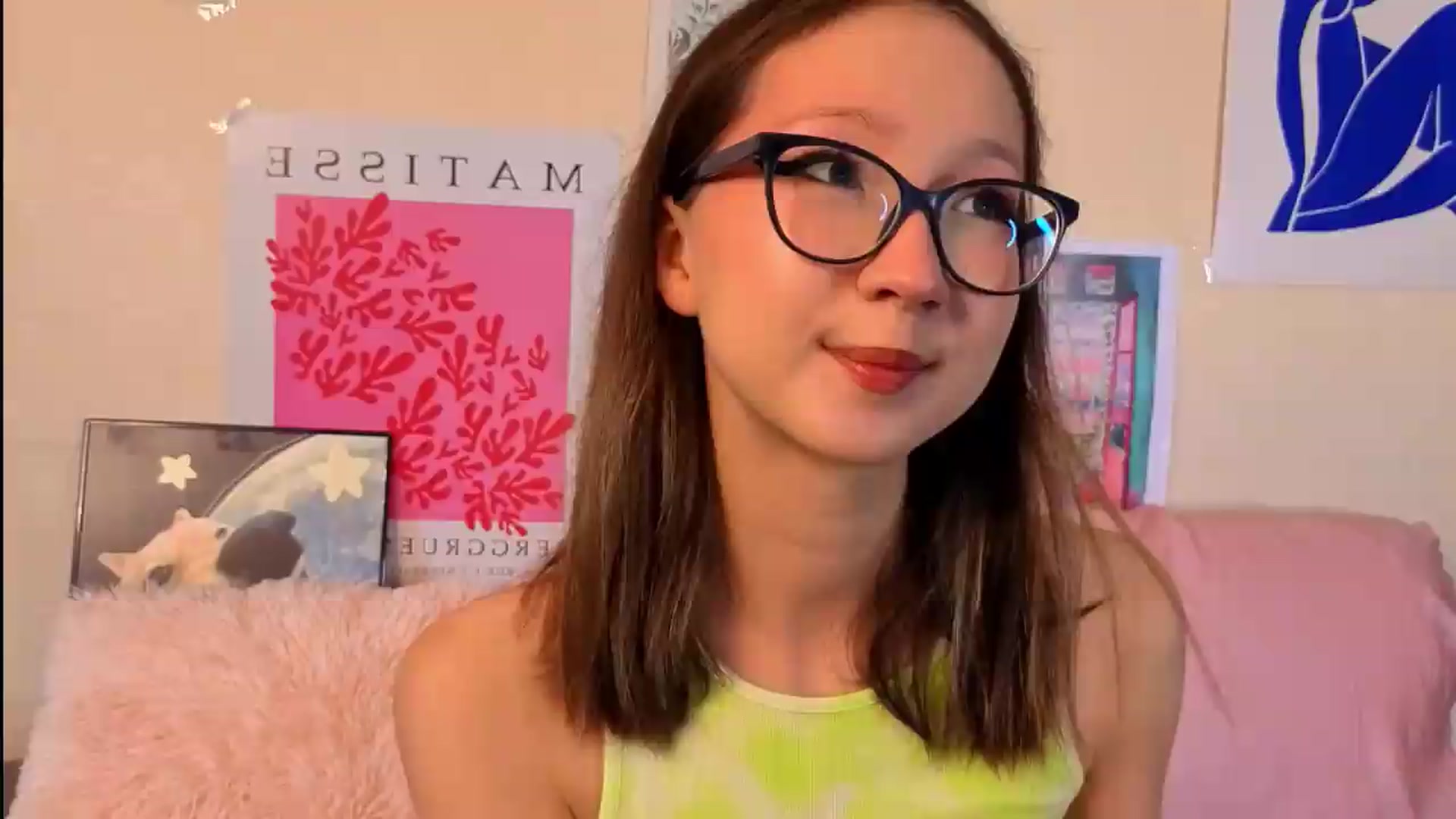 Gallery image thumbnail from Karolinacreamm's myfreecams stream on, 08/19/2026, 10:21 image 4 of 20