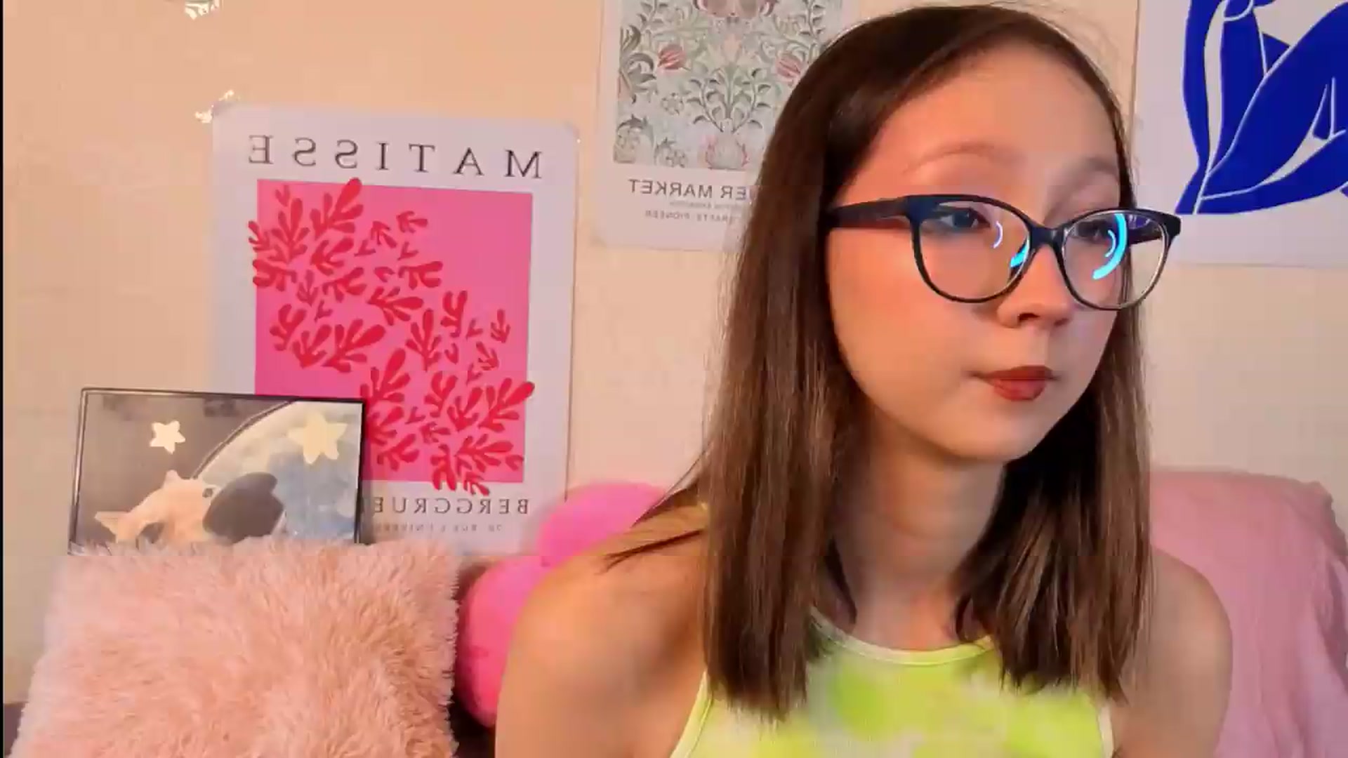 Gallery image thumbnail from Karolinacreamm's myfreecams stream on, 08/19/2026, 10:21 image 20 of 20