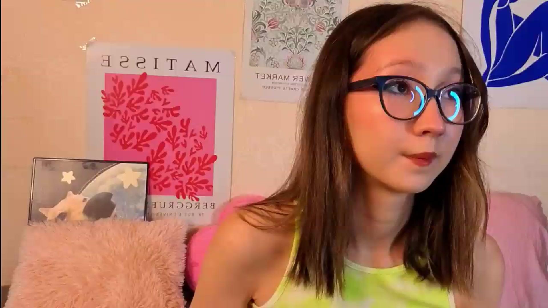 Gallery image thumbnail from Karolinacreamm's myfreecams stream on, 08/19/2026, 10:21 image 17 of 20