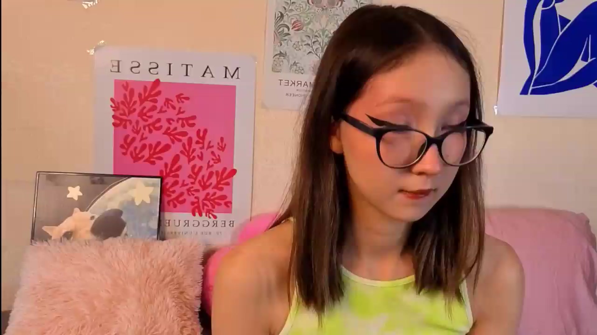 Gallery image thumbnail from Karolinacreamm's myfreecams stream on, 08/19/2026, 10:21 image 19 of 20