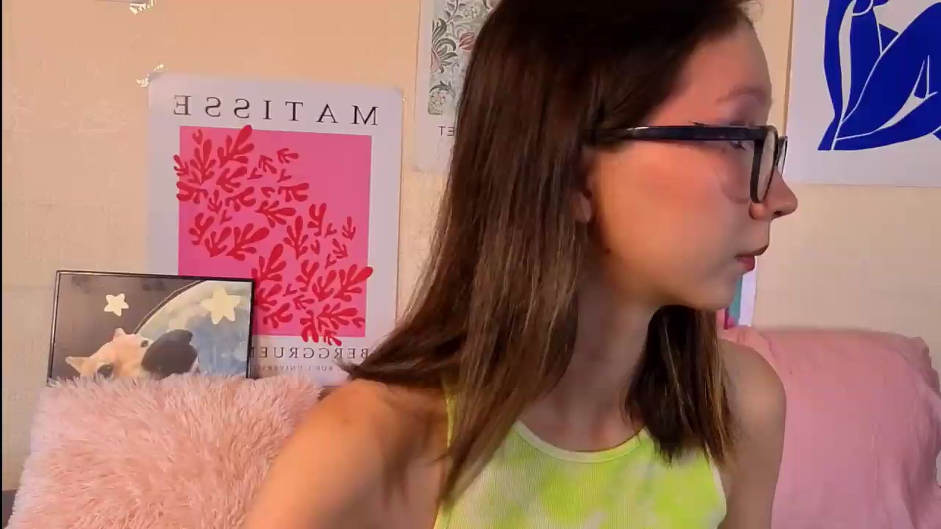 Gallery image thumbnail from Karolinacreamm's myfreecams stream on, 08/19/2026, 10:21 image 5 of 20