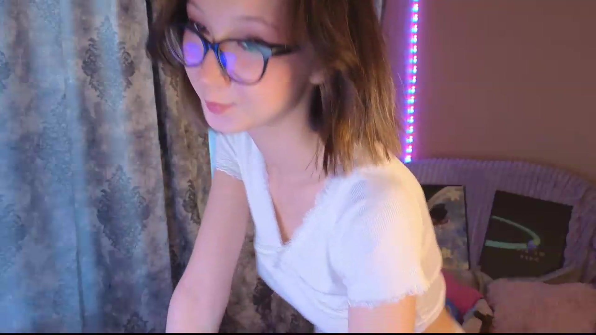 Gallery image thumbnail from Karolinacreamm's myfreecams stream on, 09/06/2026, 14:48 image 5 of 20