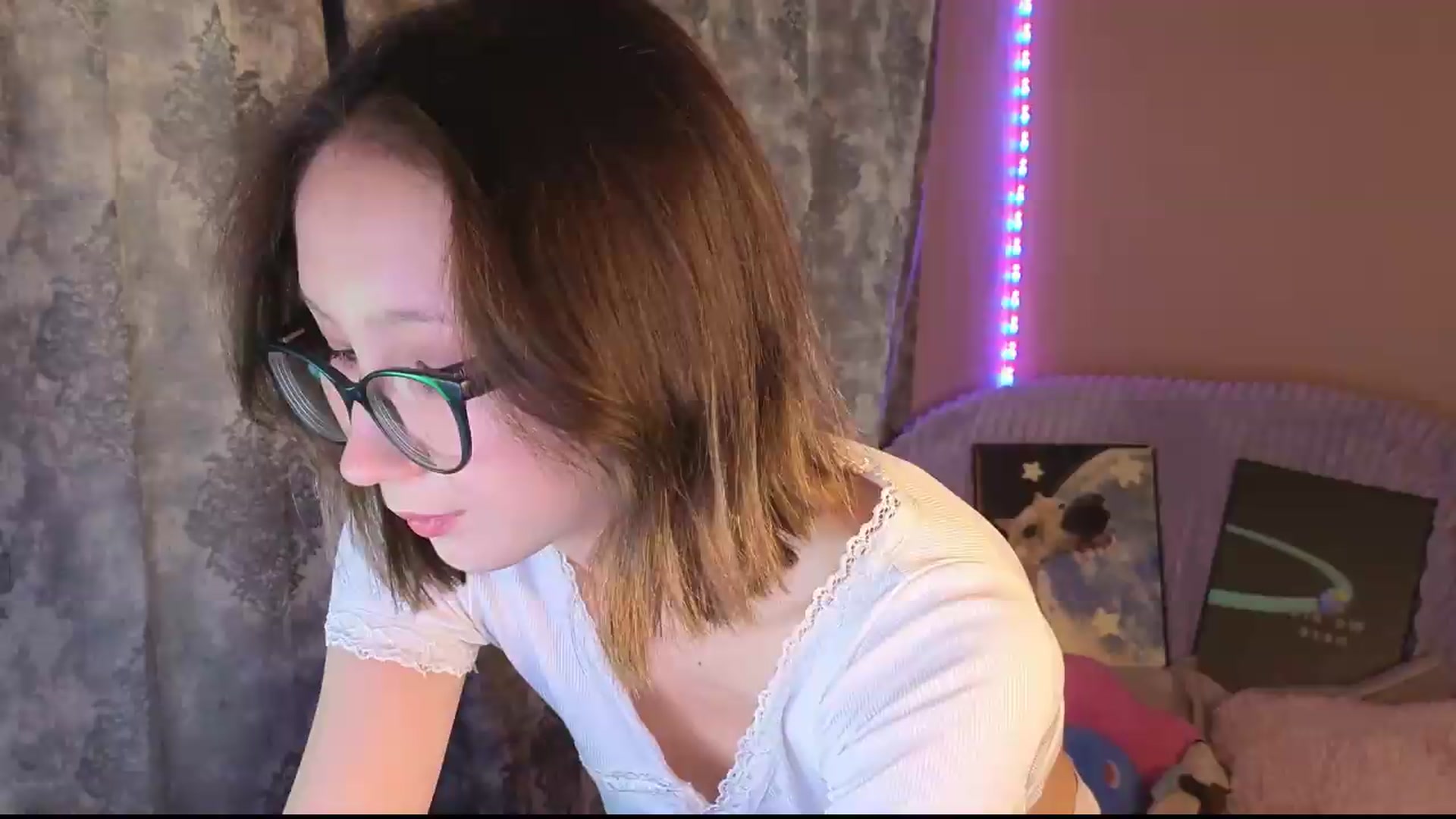 Gallery image thumbnail from Karolinacreamm's myfreecams stream on, 09/06/2026, 15:32 image 14 of 20