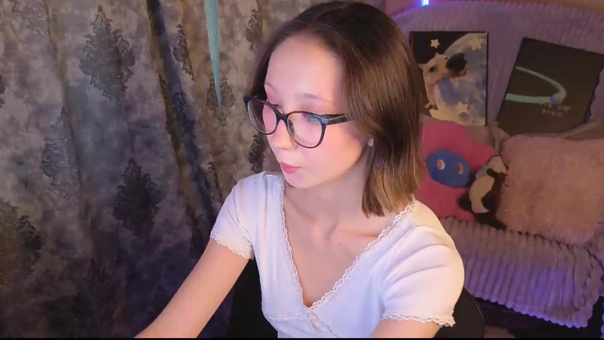 Gallery image thumbnail from Karolinacreamm's myfreecams stream on, 09/06/2026, 15:32 image 6 of 20