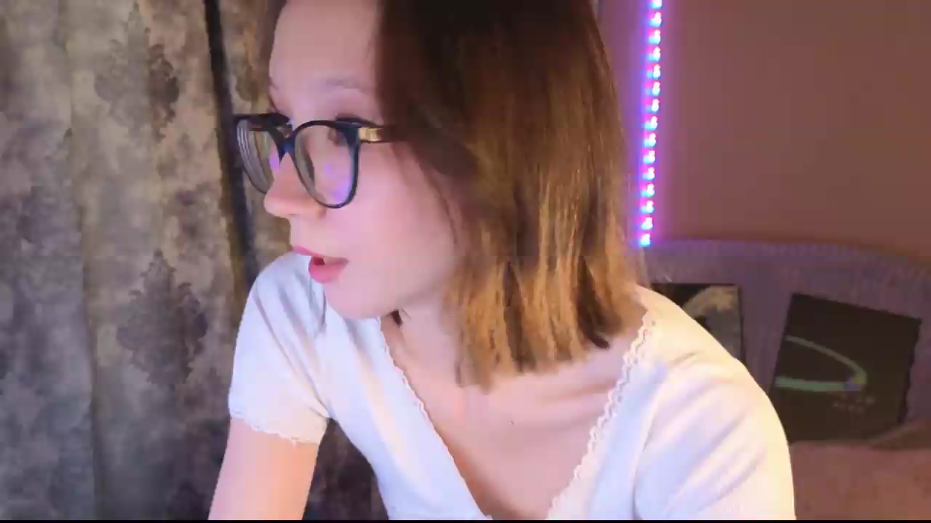Gallery image thumbnail from Karolinacreamm's myfreecams stream on, 09/06/2026, 15:32 image 15 of 20