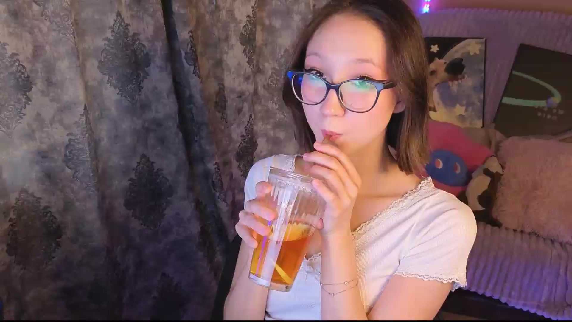 Gallery image thumbnail from Karolinacreamm's myfreecams stream on, 09/06/2026, 15:32 image 20 of 20