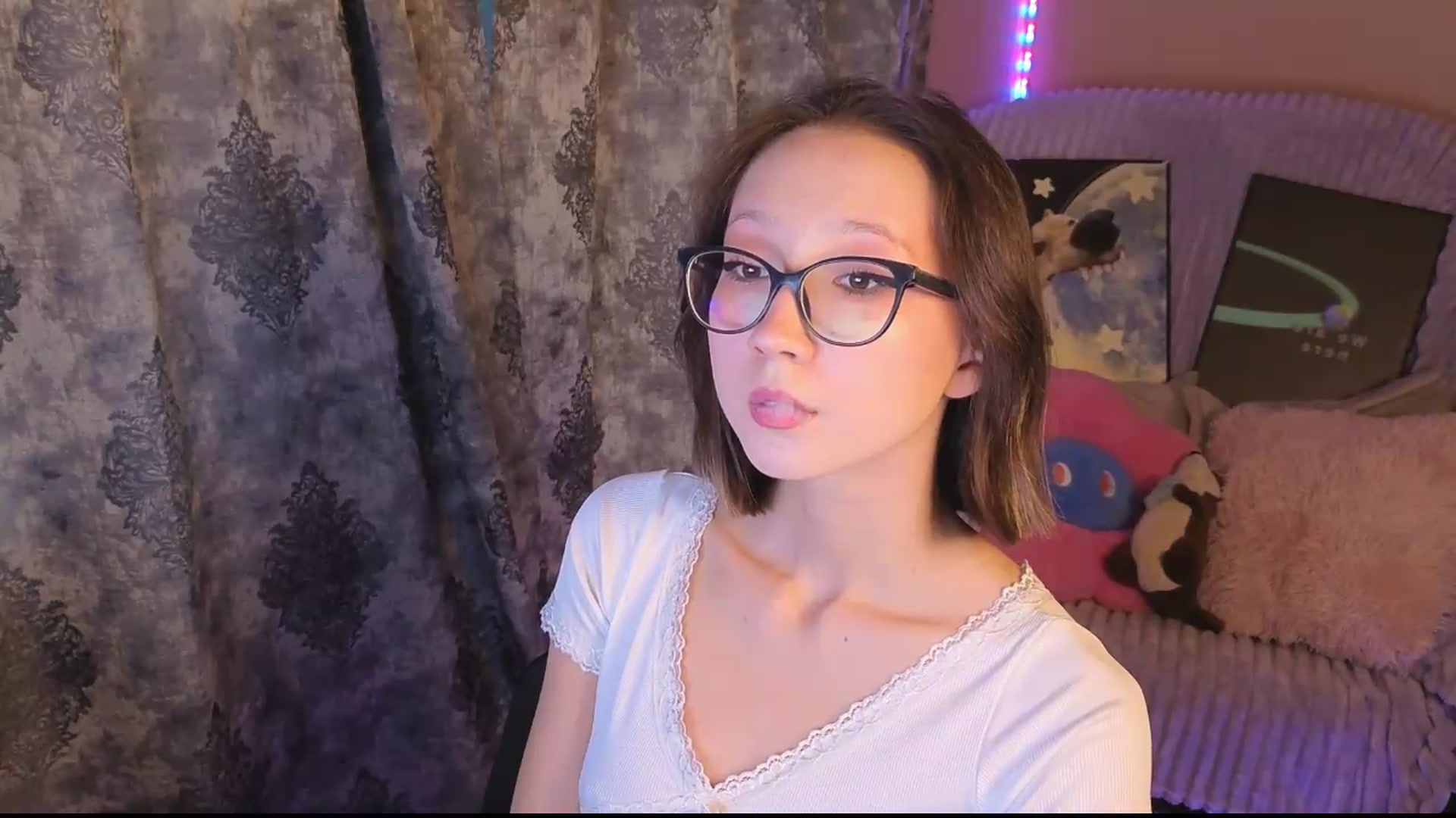 Gallery image thumbnail from Karolinacreamm's myfreecams stream on, 09/06/2026, 15:55 image 7 of 20