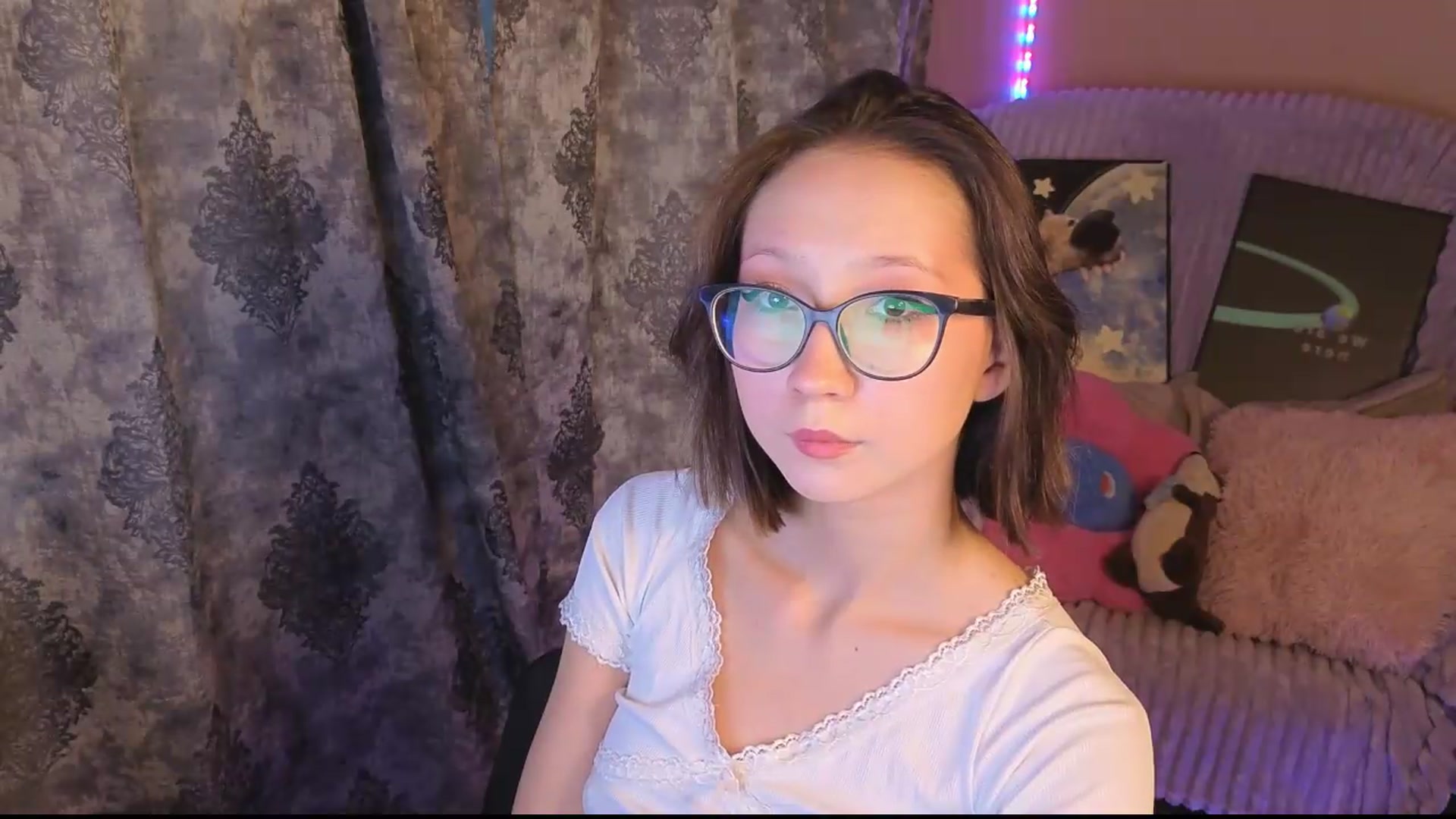 Gallery image thumbnail from Karolinacreamm's myfreecams stream on, 09/06/2026, 15:55 image 9 of 20