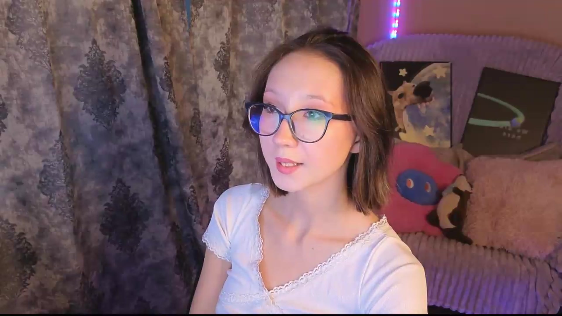 Gallery image thumbnail from Karolinacreamm's myfreecams stream on, 09/06/2026, 15:55 image 13 of 20
