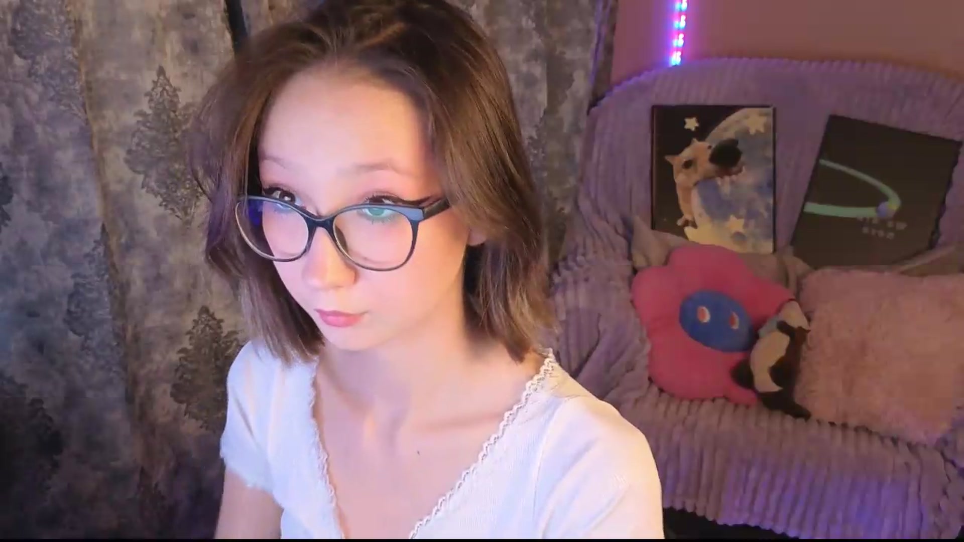Gallery image thumbnail from Karolinacreamm's myfreecams stream on, 09/06/2026, 15:55 image 6 of 20