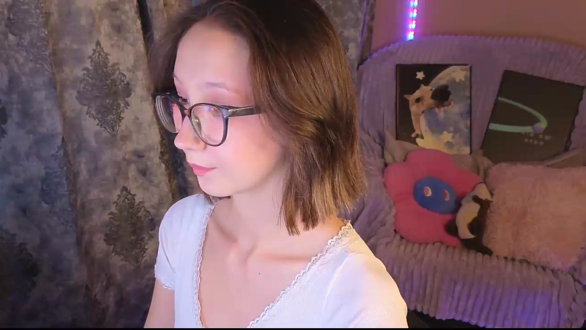 Gallery image thumbnail from Karolinacreamm's myfreecams stream on, 09/06/2026, 15:55 image 14 of 20