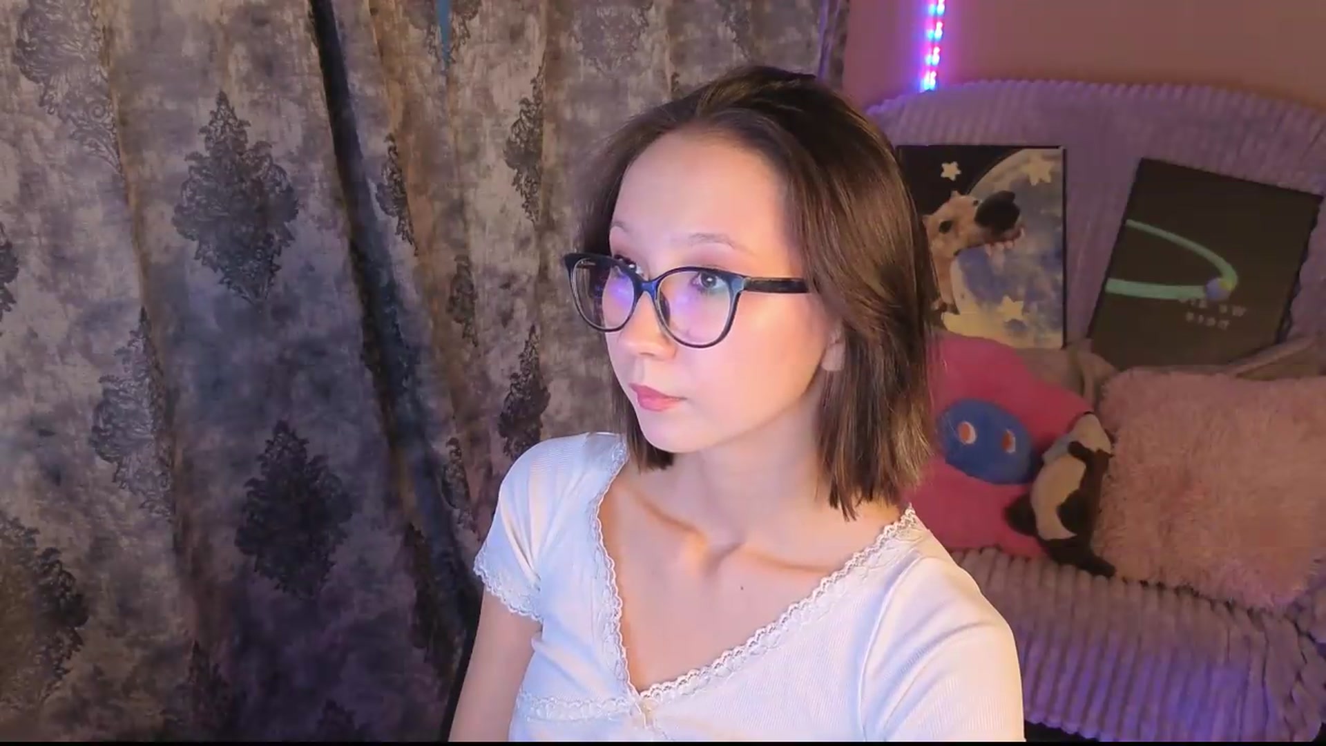 Gallery image thumbnail from Karolinacreamm's myfreecams stream on, 09/06/2026, 15:55 image 11 of 20