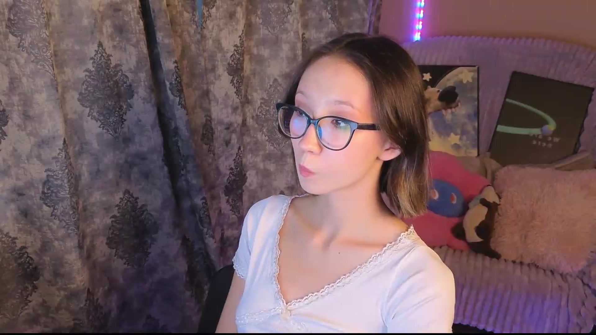 Gallery image thumbnail from Karolinacreamm's myfreecams stream on, 09/06/2026, 15:55 image 4 of 20