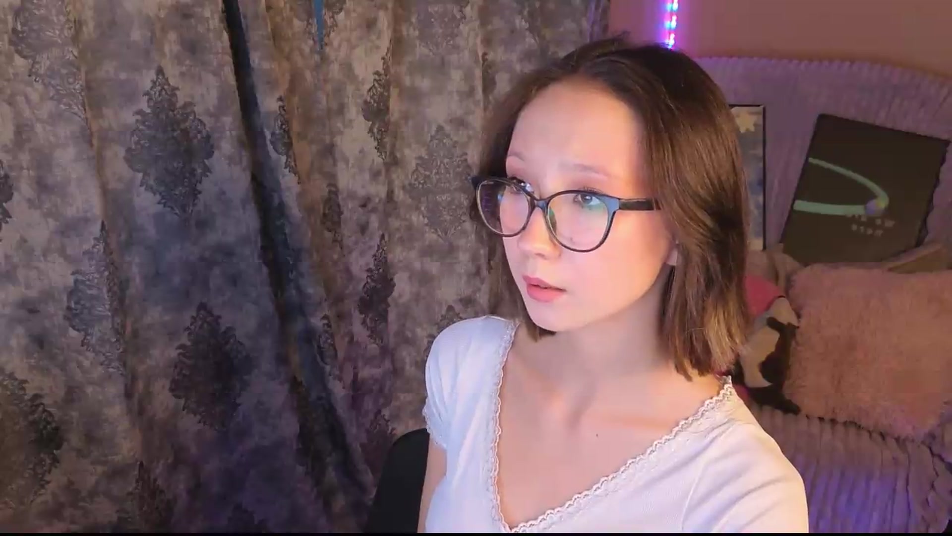 Gallery image thumbnail from Karolinacreamm's myfreecams stream on, 09/06/2026, 15:55 image 16 of 20