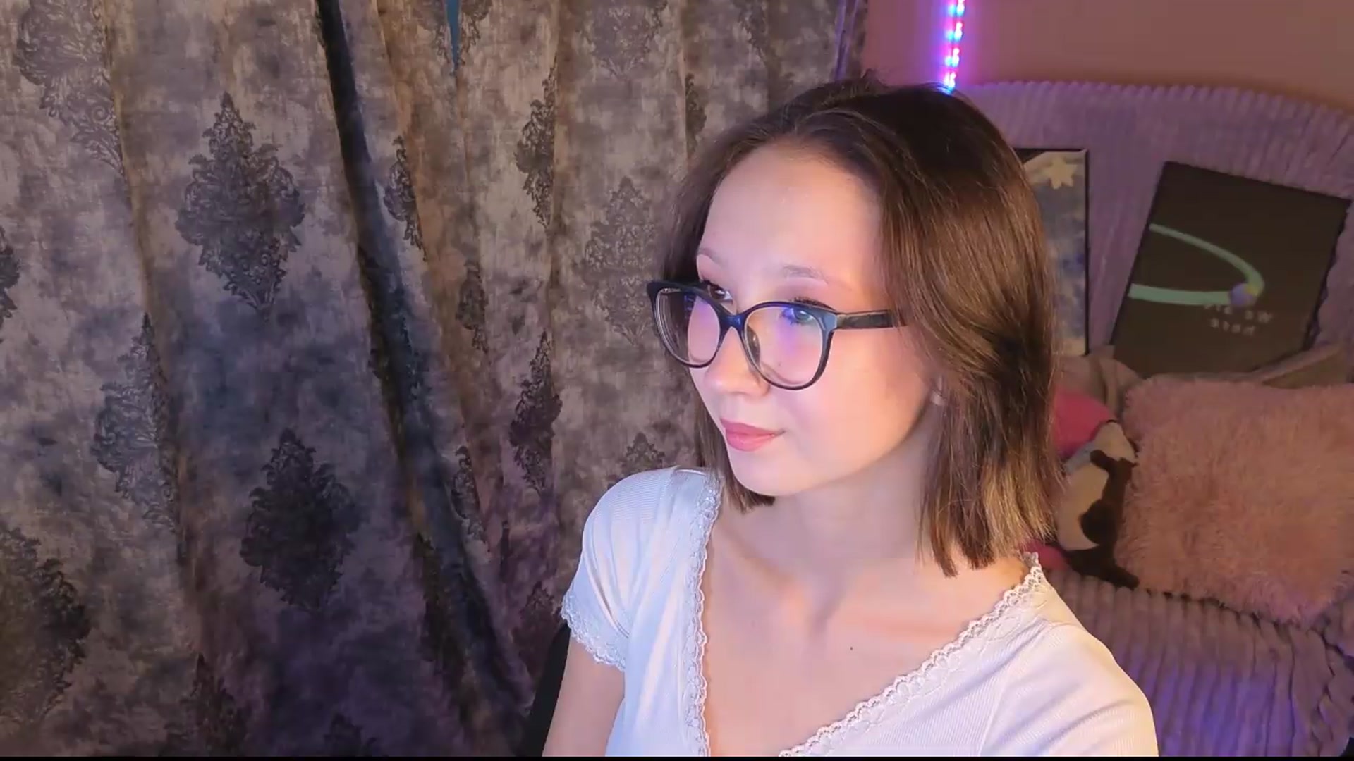 Gallery image thumbnail from Karolinacreamm's myfreecams stream on, 09/06/2026, 15:55 image 19 of 20