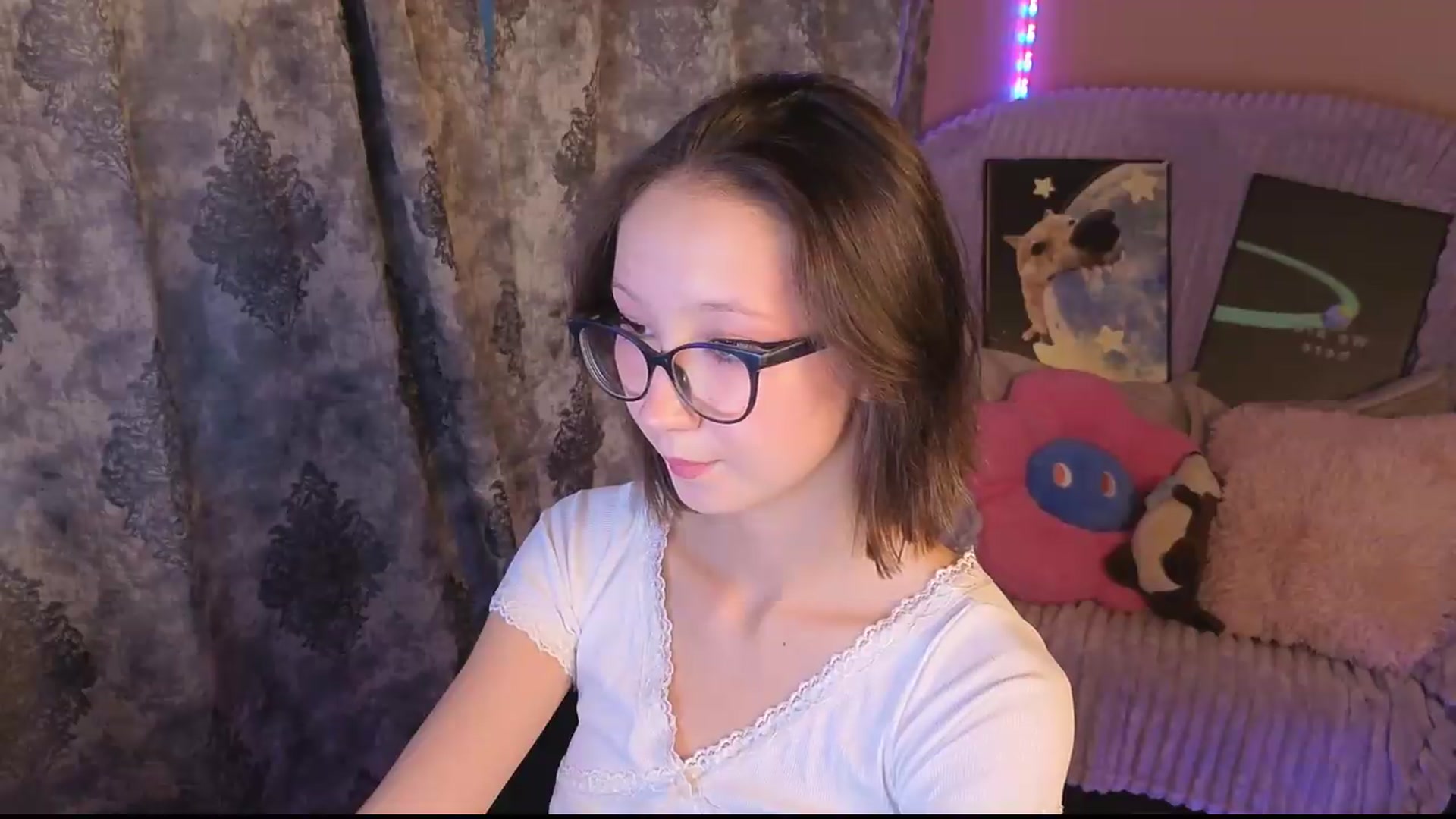 Gallery image thumbnail from Karolinacreamm's myfreecams stream on, 09/06/2026, 15:55 image 12 of 20