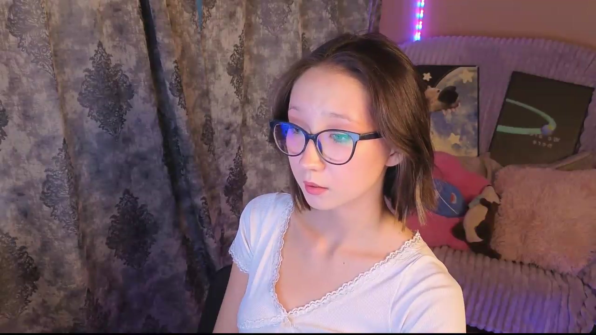 Gallery image thumbnail from Karolinacreamm's myfreecams stream on, 09/06/2026, 15:55 image 8 of 20