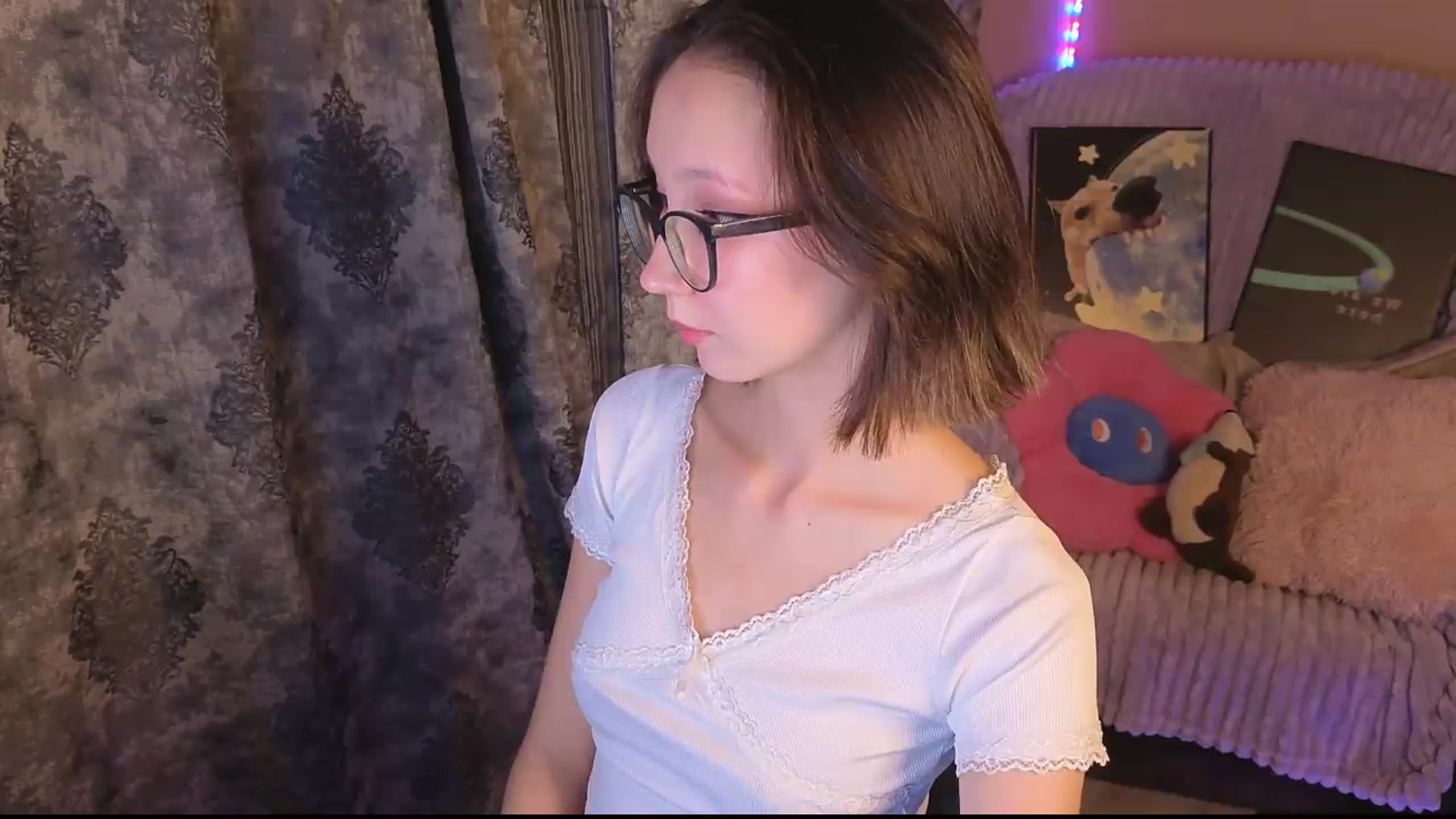 Gallery image thumbnail from Karolinacreamm's myfreecams stream on, 09/06/2026, 19:39 image 16 of 20