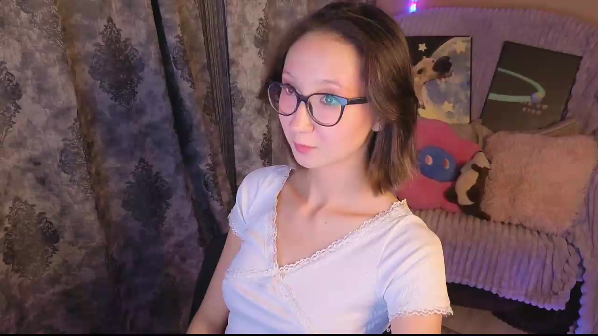Gallery image thumbnail from Karolinacreamm's myfreecams stream on, 09/06/2026, 19:39 image 6 of 20