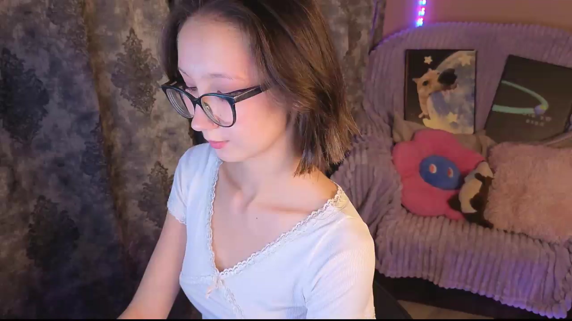Gallery image thumbnail from Karolinacreamm's myfreecams stream on, 09/06/2026, 19:39 image 13 of 20